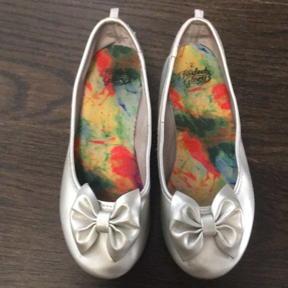 Faded Glory Silver Shoe with Bow